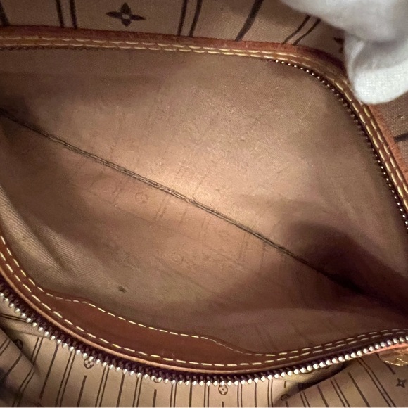 LOUIS VUITTON LV Neverfull MM Monogram Bag - Picture 11 of 17